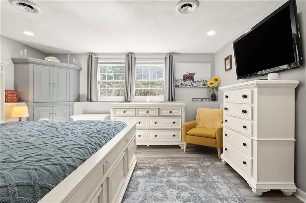 51 Cove Avenue Barrington RI 02806