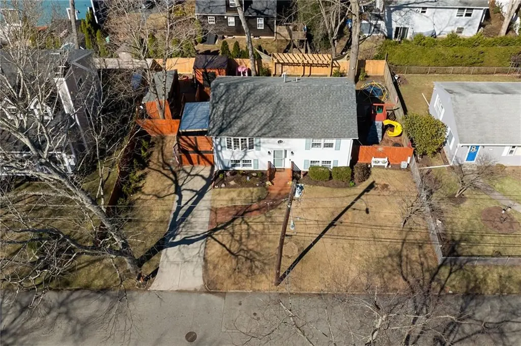 51 Cove Avenue Barrington RI 02806
