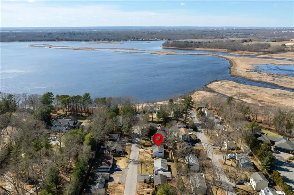 51 Cove Avenue Barrington RI 02806
