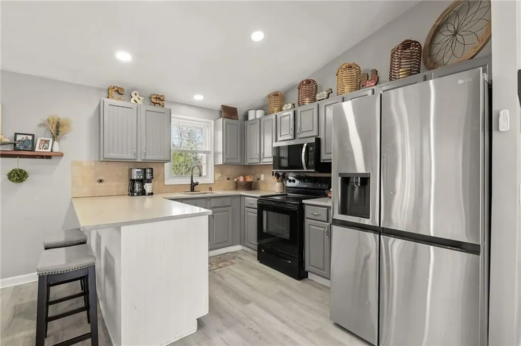 51 Cove Avenue Barrington RI 02806