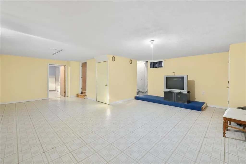 76 Moorefield Street Providence RI 02909