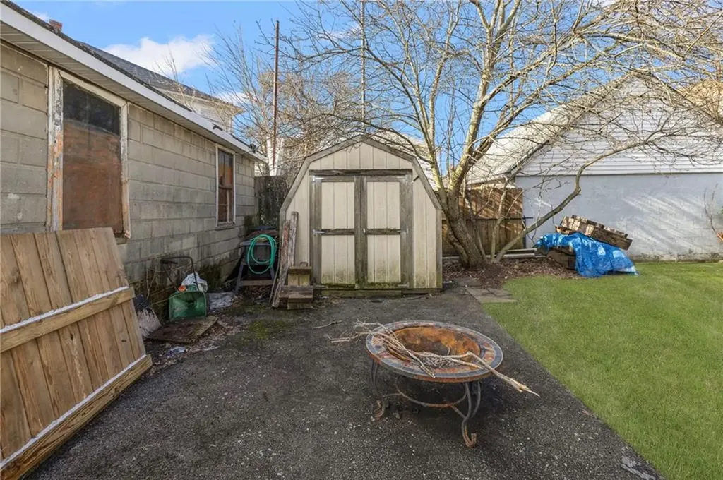 76 Moorefield Street Providence RI 02909