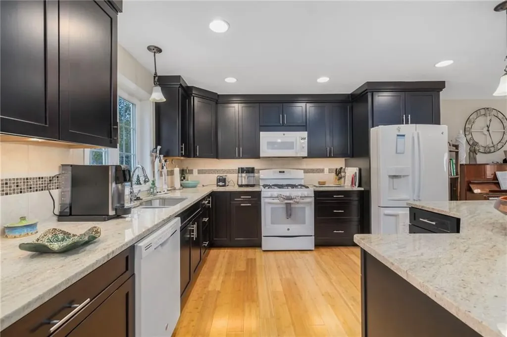 33 Abatecola Way Johnston RI 02919