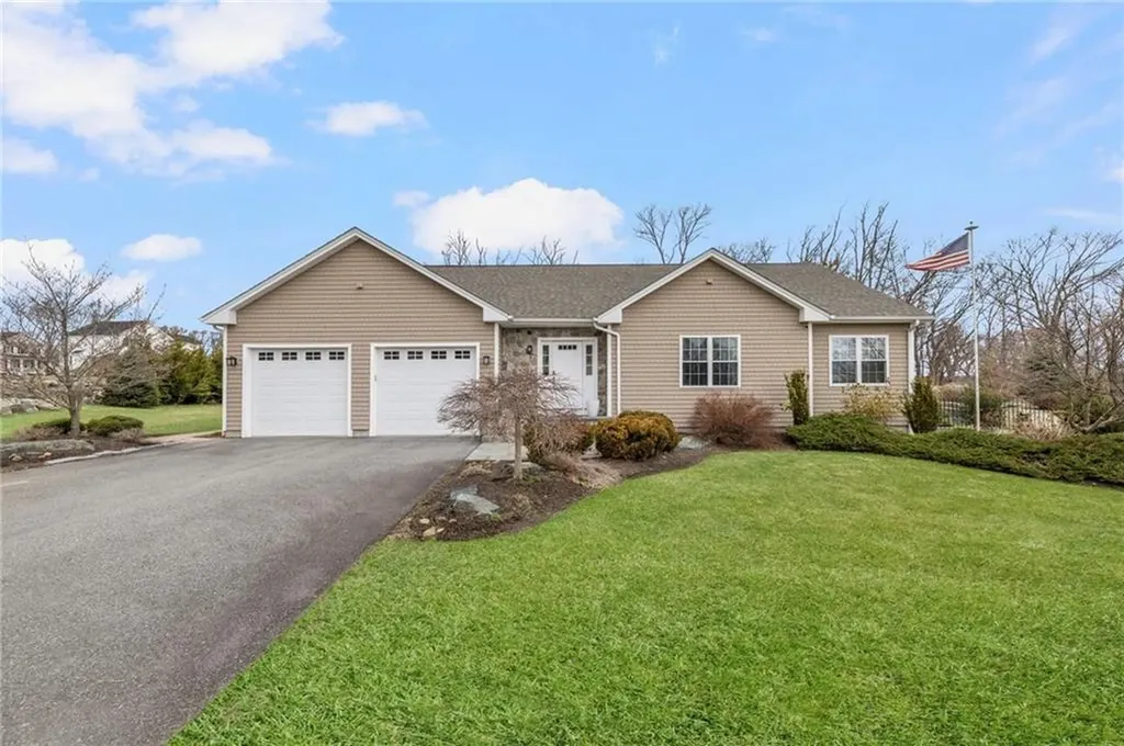 33 Abatecola Way Johnston RI 02919