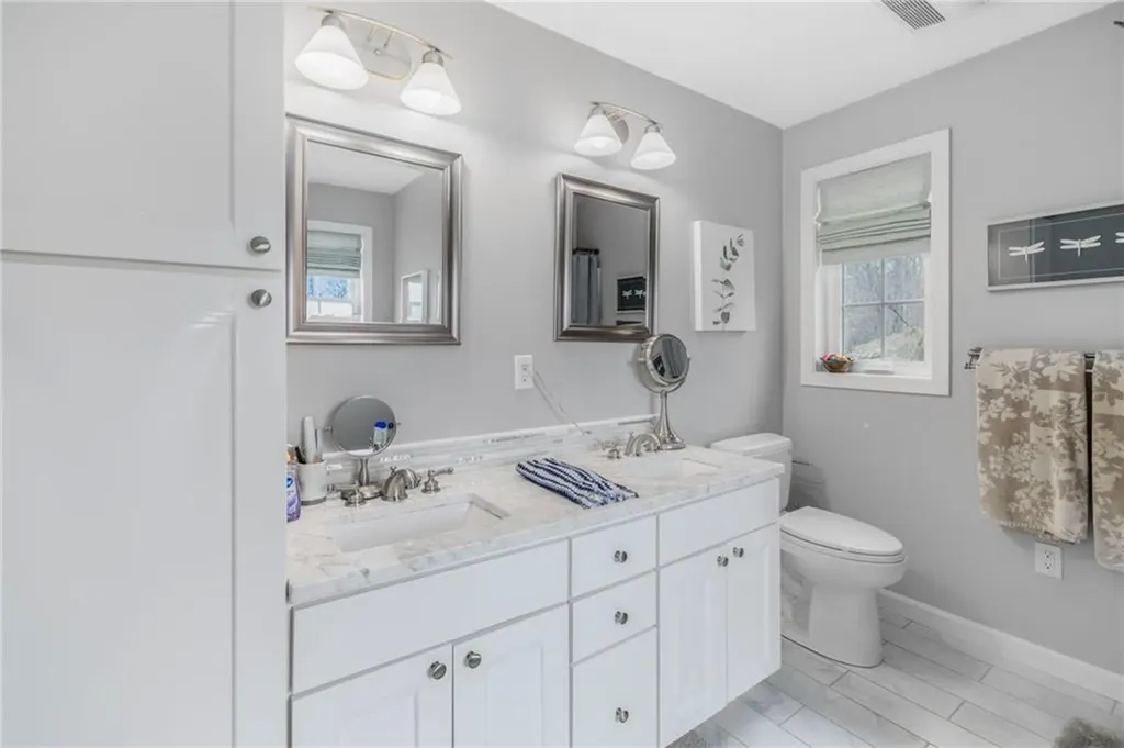 33 Abatecola Way Johnston RI 02919