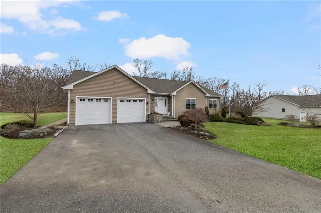 33 Abatecola Way Johnston RI 02919