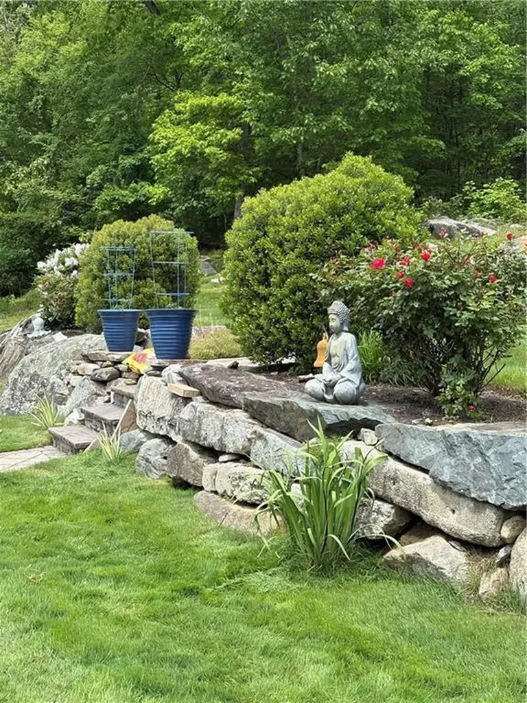 33 Abatecola Way Johnston RI 02919