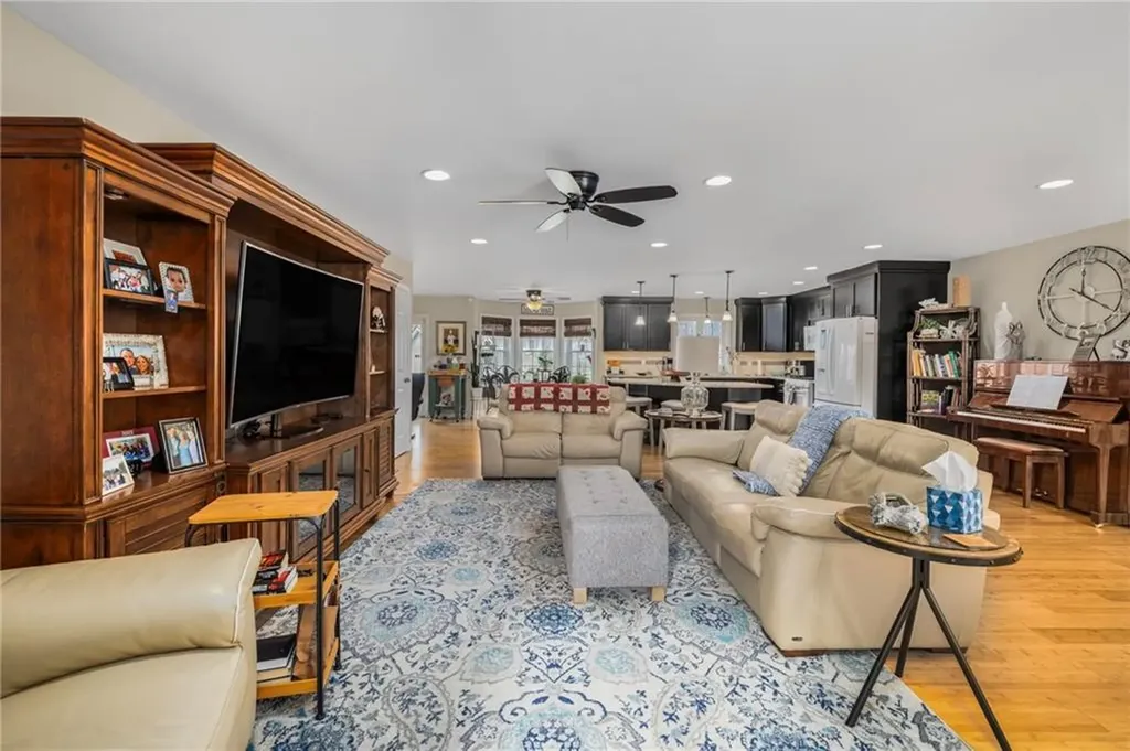 33 Abatecola Way Johnston RI 02919