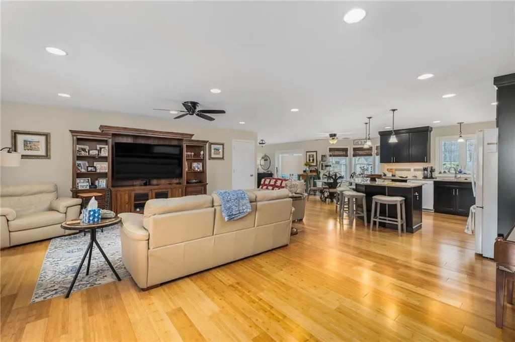 33 Abatecola Way Johnston RI 02919