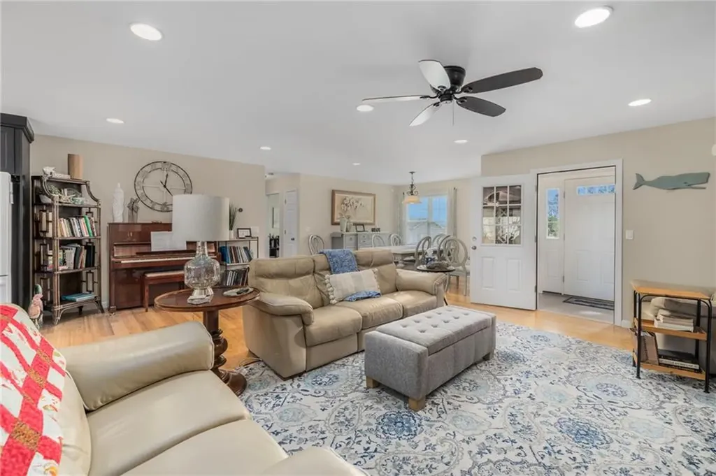 33 Abatecola Way Johnston RI 02919
