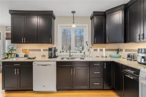 33 Abatecola Way Johnston RI 02919