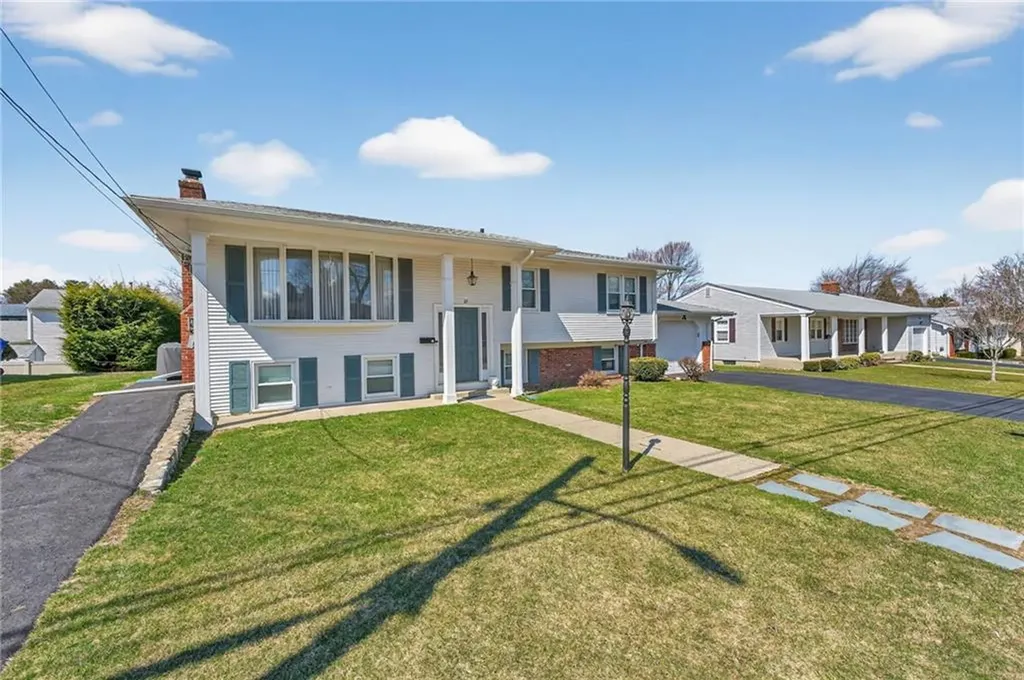 27 Wenscott Lane North Providence RI 02904
