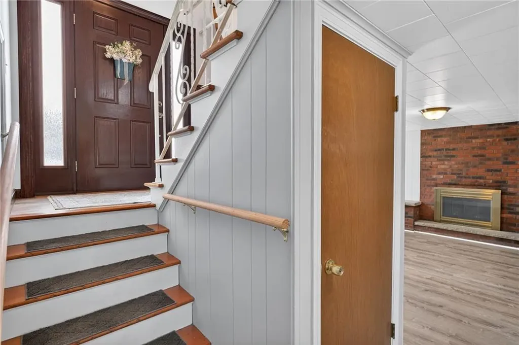 27 Wenscott Lane North Providence RI 02904