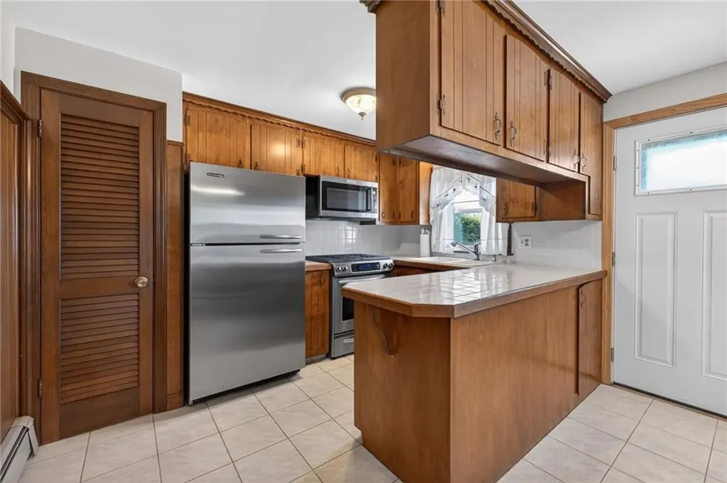 27 Wenscott Lane North Providence RI 02904