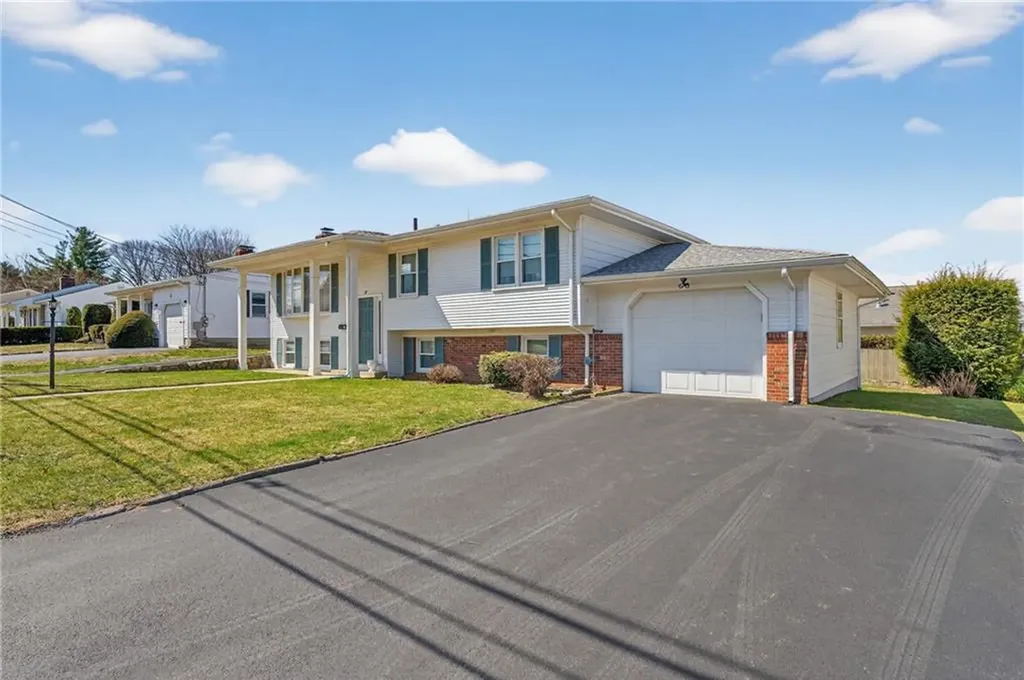27 Wenscott Lane North Providence RI 02904