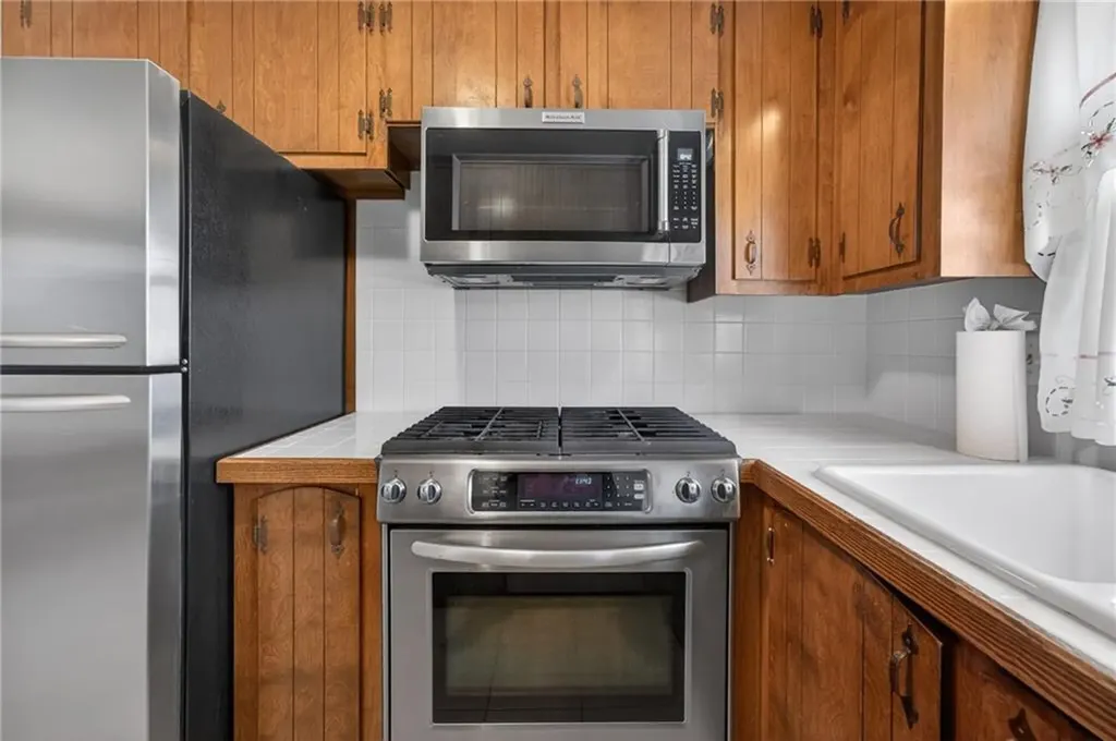 27 Wenscott Lane North Providence RI 02904