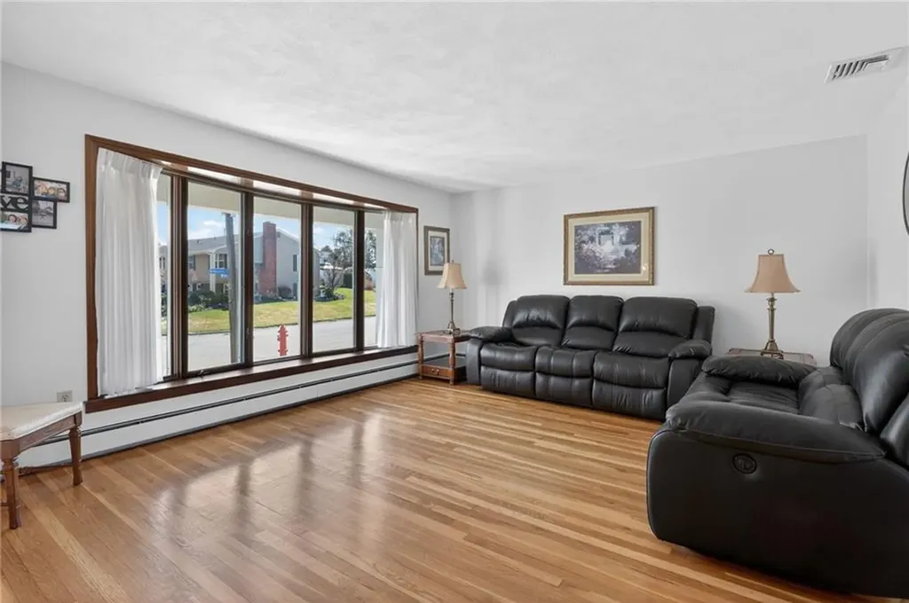 27 Wenscott Lane North Providence RI 02904
