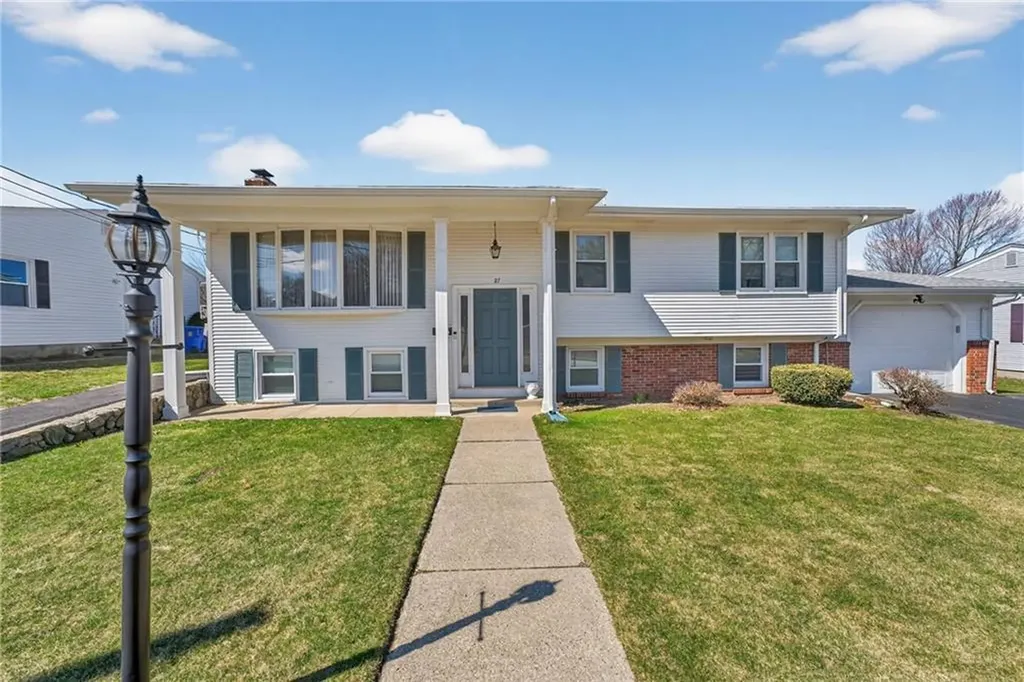 27 Wenscott Lane North Providence RI 02904