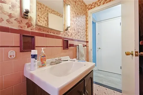 37 Knowles Drive Warwick RI 02888