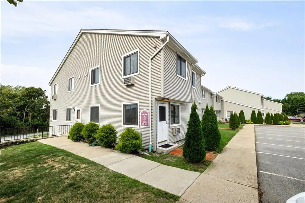 66 Girard Avenue Newport RI 02840