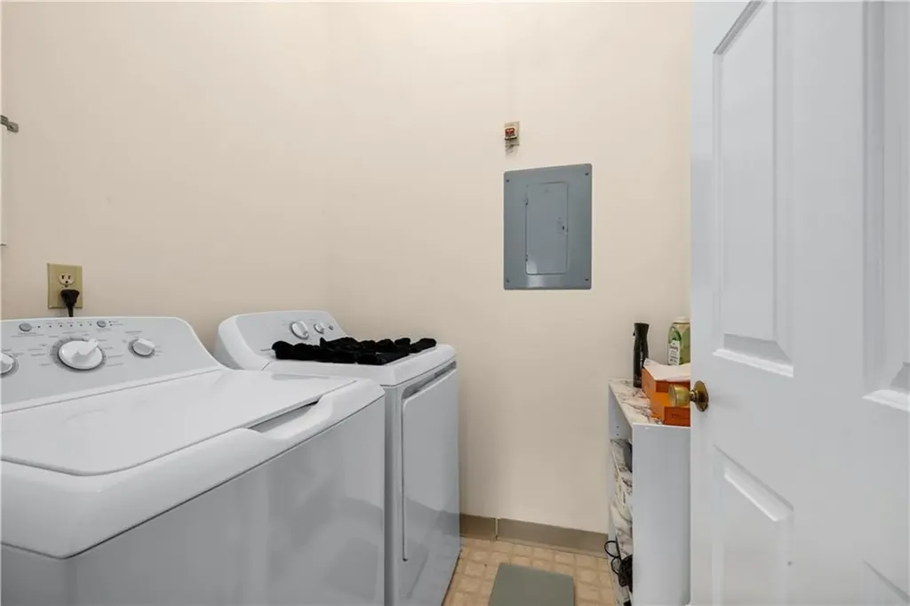 66 Girard Avenue Newport RI 02840