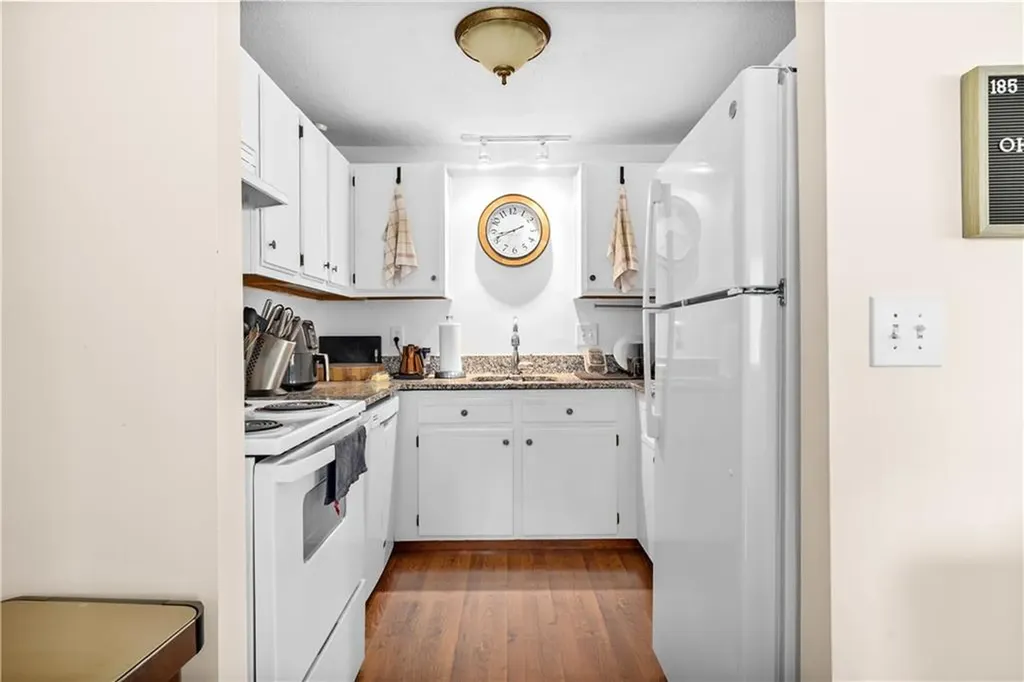 66 Girard Avenue Newport RI 02840