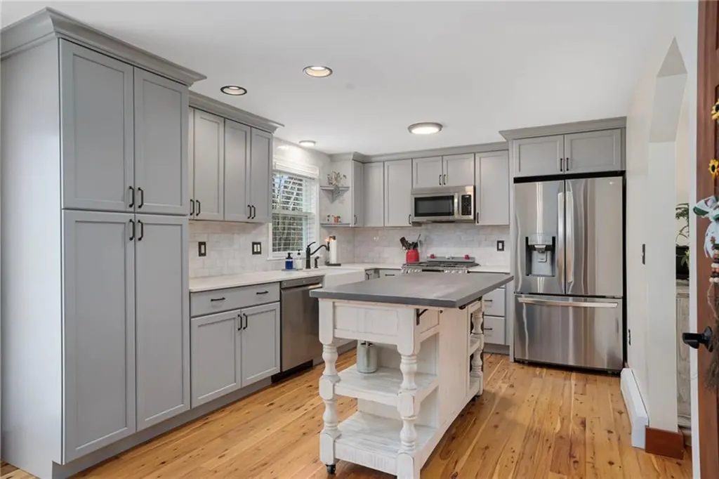 11 Chelsea Farm Drive Richmond RI 02898
