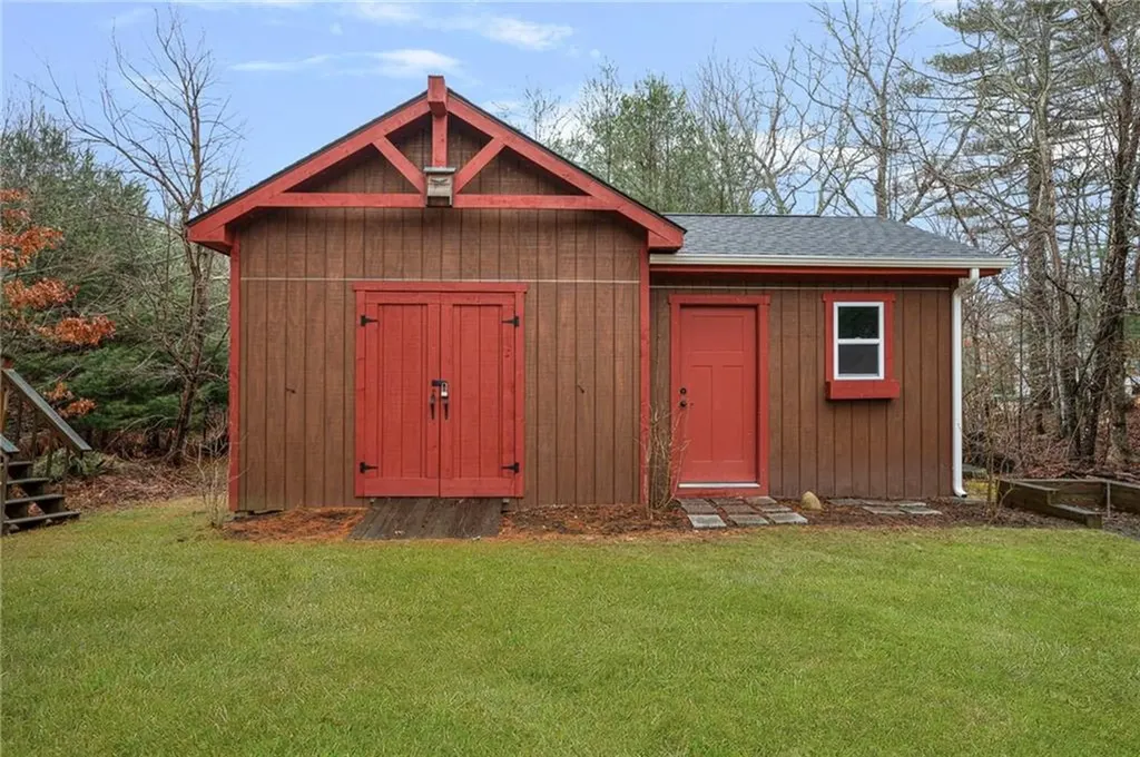 11 Chelsea Farm Drive Richmond RI 02898