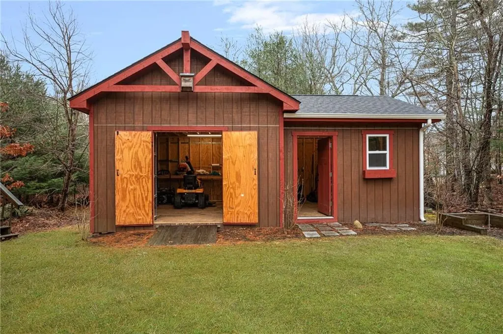 11 Chelsea Farm Drive Richmond RI 02898