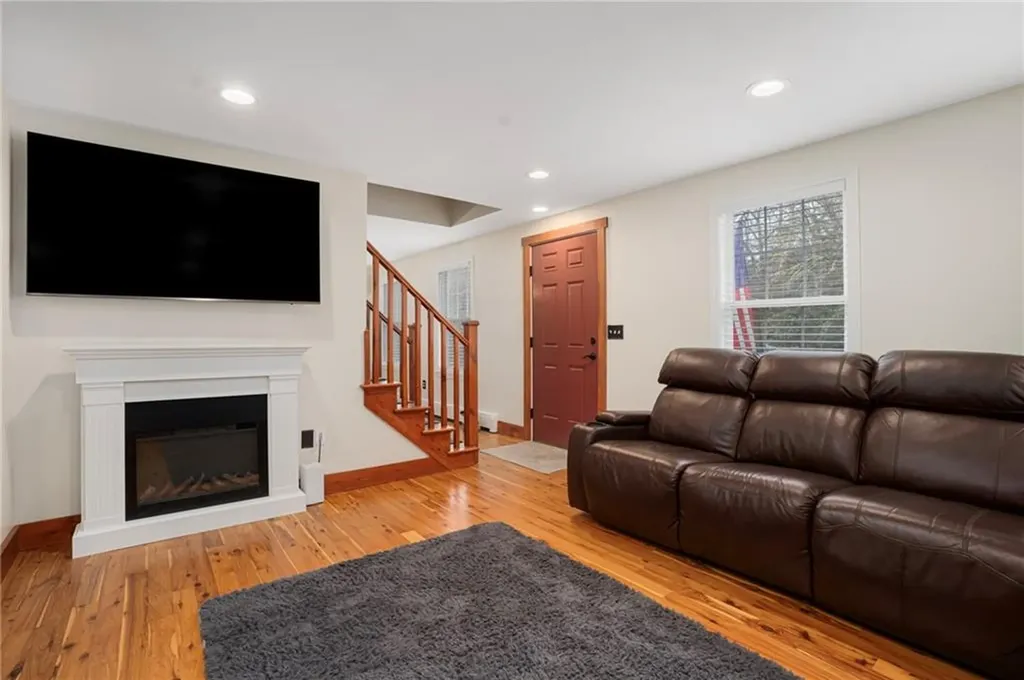 11 Chelsea Farm Drive Richmond RI 02898