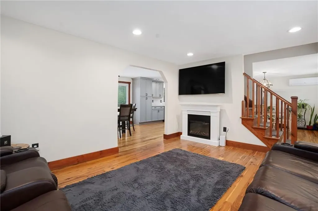 11 Chelsea Farm Drive Richmond RI 02898