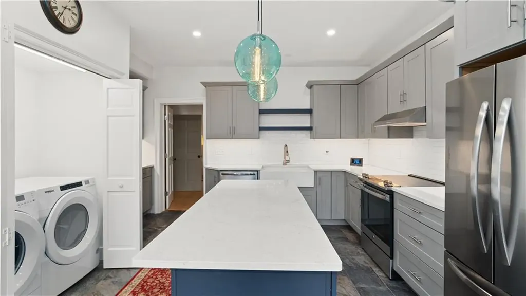 25 Post Road Warwick RI 02888