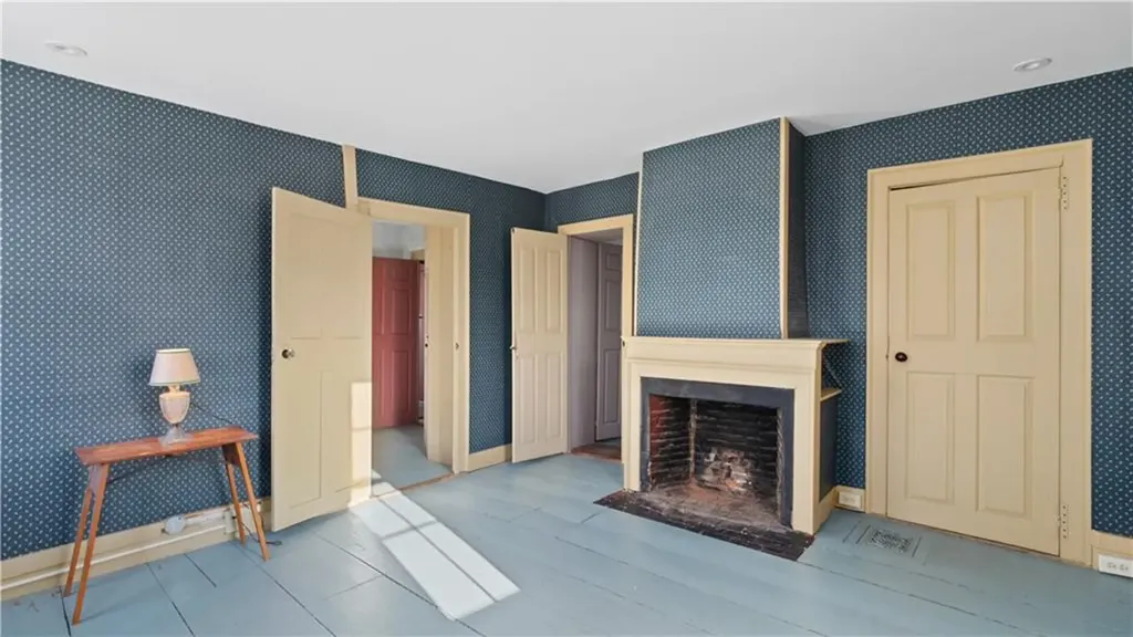 25 Post Road Warwick RI 02888