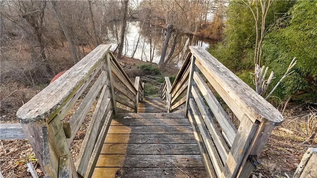 25 Post Road Warwick RI 02888