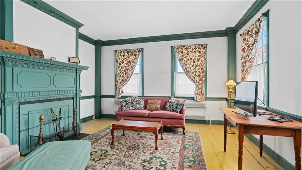 25 Post Road Warwick RI 02888