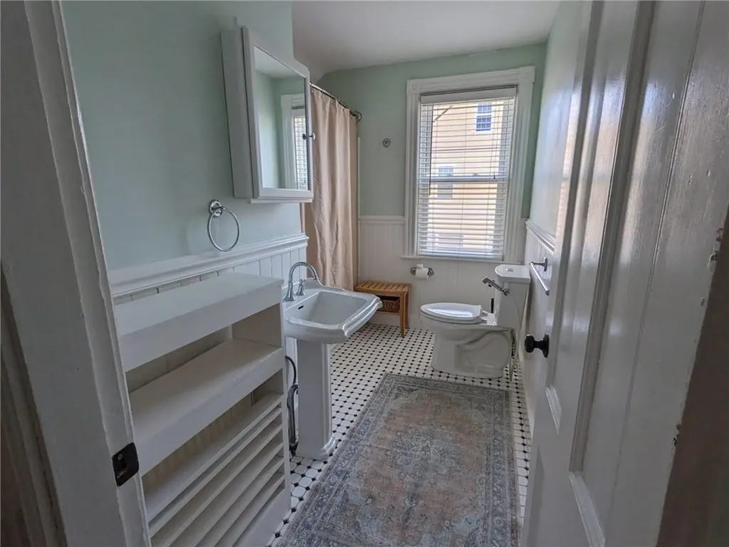 16 Dartmouth Street Newport RI 02840