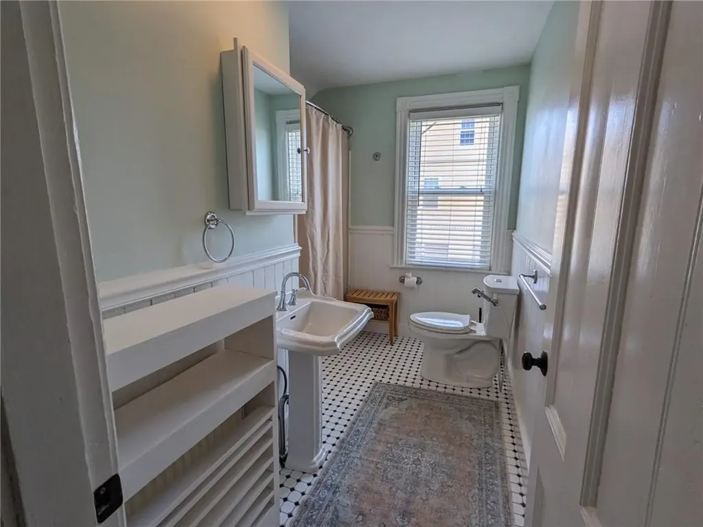 16 Dartmouth Street Newport RI 02840