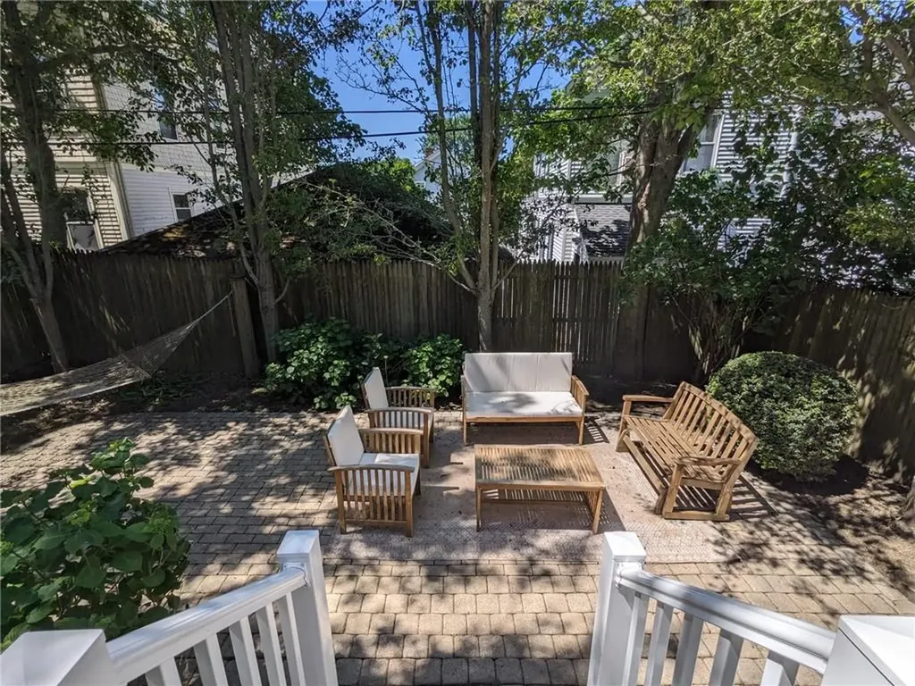 16 Dartmouth Street Newport RI 02840