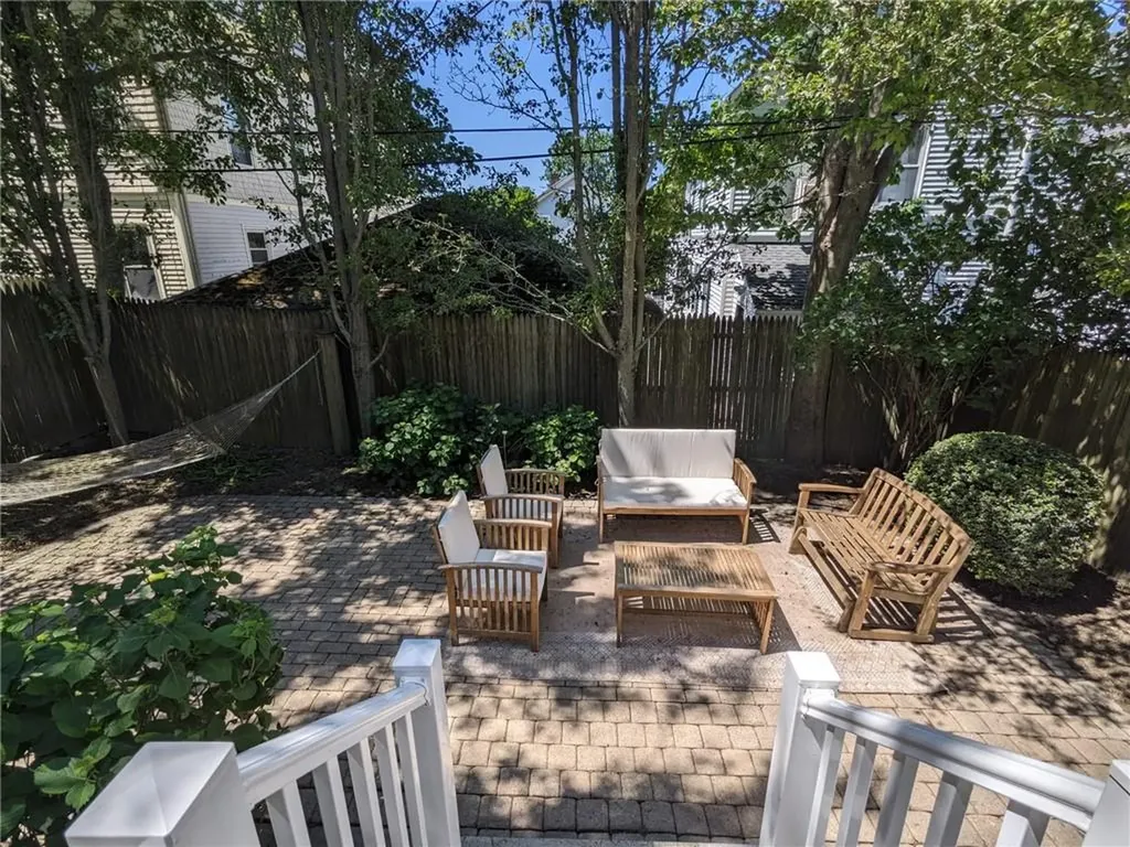 16 Dartmouth Street Newport RI 02840