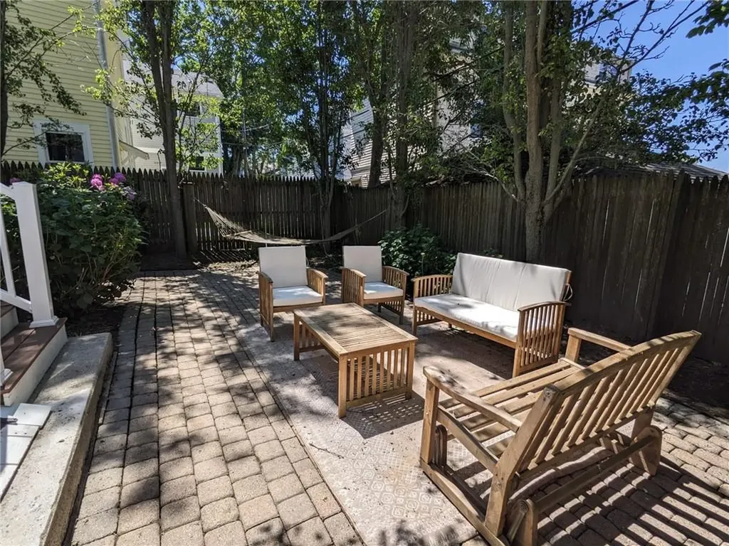 16 Dartmouth Street Newport RI 02840