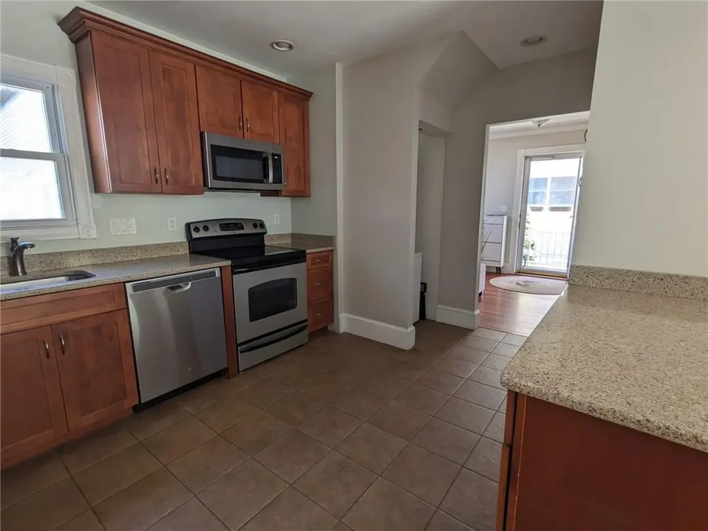 16 Dartmouth Street Newport RI 02840