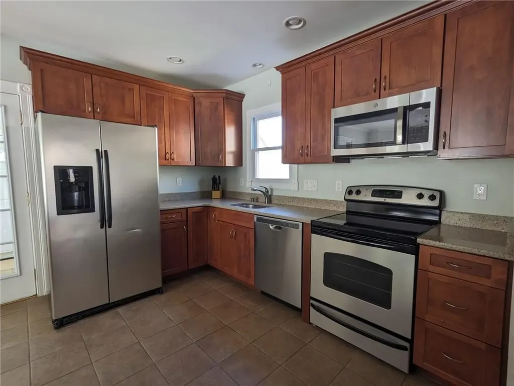 16 Dartmouth Street Newport RI 02840