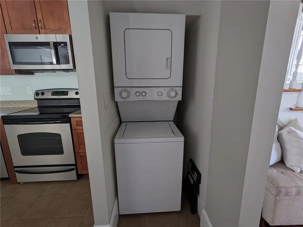 16 Dartmouth Street Newport RI 02840