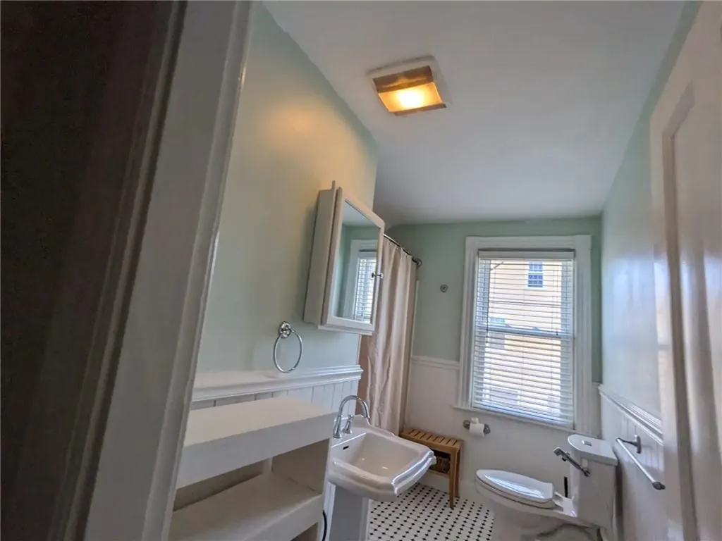 16 Dartmouth Street Newport RI 02840