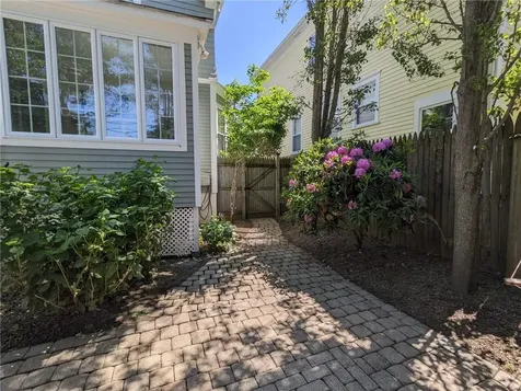 16 Dartmouth Street Newport RI 02840