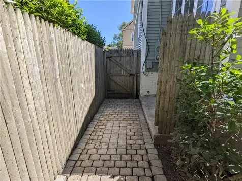 16 Dartmouth Street Newport RI 02840