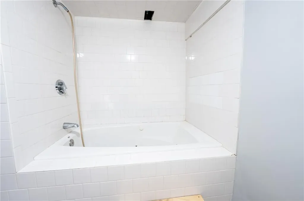 138 Glenbridge Avenue Providence RI 02909