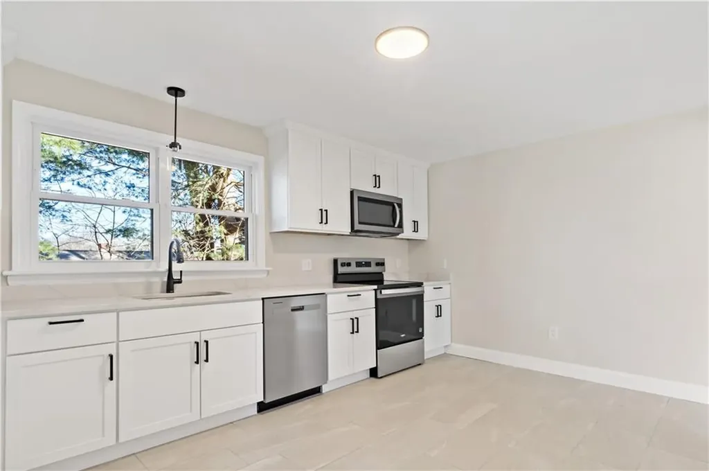 54 Doris Avenue Tiverton RI 02878