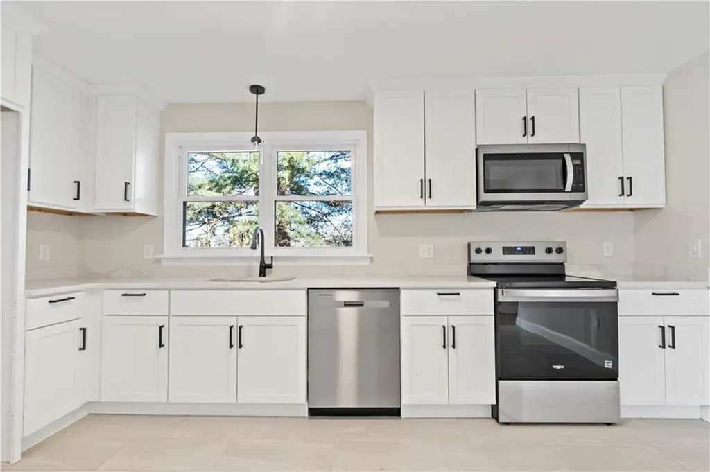 54 Doris Avenue Tiverton RI 02878