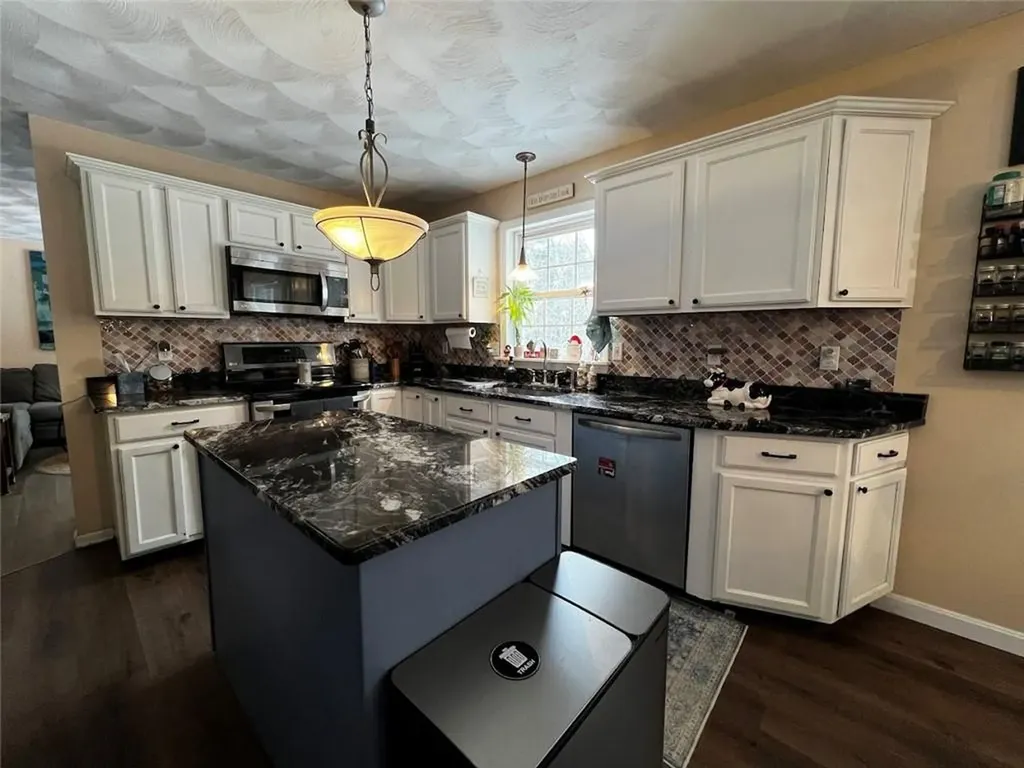 115 Regina Drive West Greenwich RI 02817